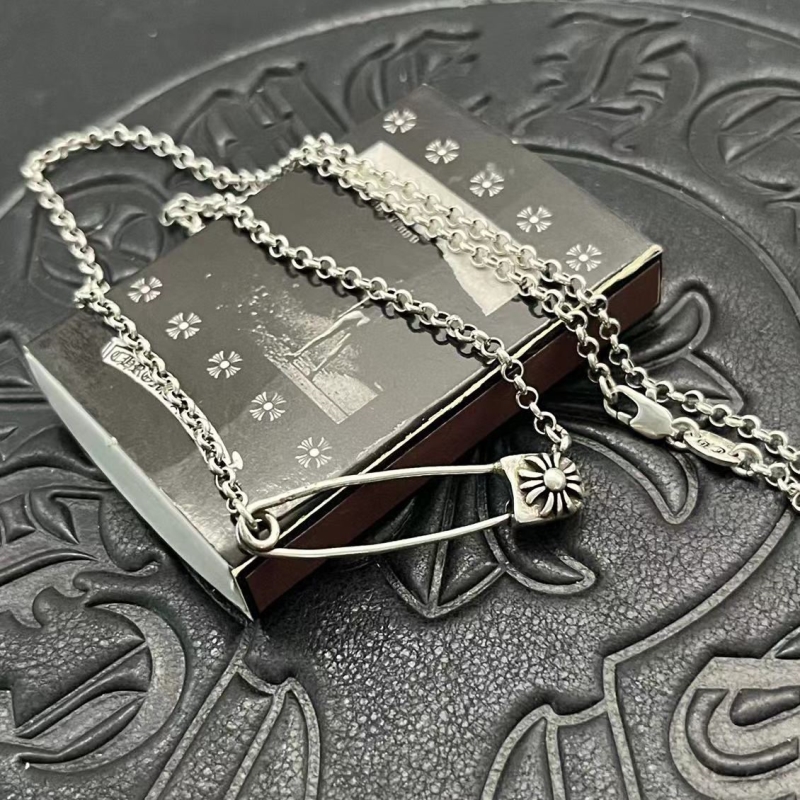 Ch**me He**ts necklaces